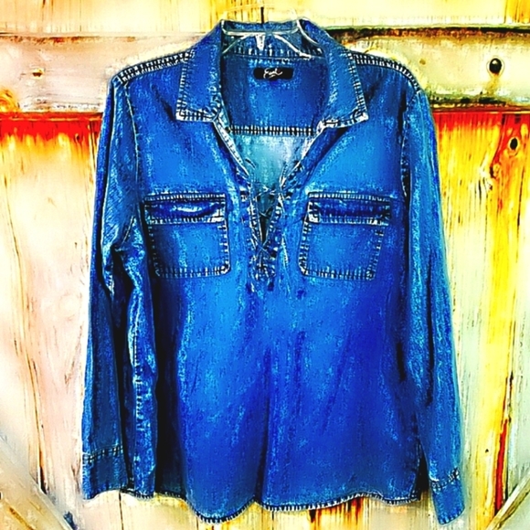 Earl Jeans Tops - 💟 Earl Jeans m. Denim pullover💟